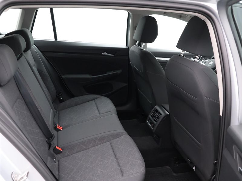 Volkswagen Golf 1.5 TSI EVO 110kW Life DPH CZ - fotka 13 z 29