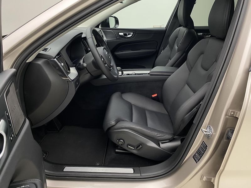 Volvo XC60 B4 AWD PLUS DARK AUT CZ 1.maj - fotka 3 z 57