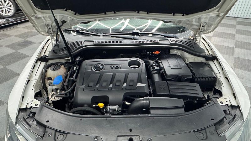 Škoda Superb (2014) Laurin & Klement - fotka 21 z 22