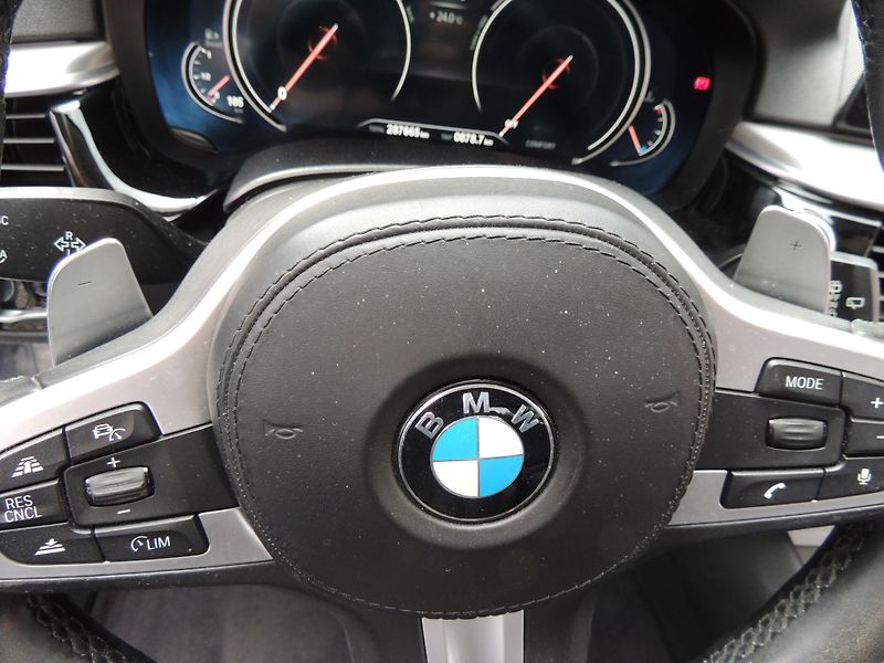BMW Řada 5 (2017) 520D,Sportline.1.maj,Koup.ČR, - fotka 16 z 44