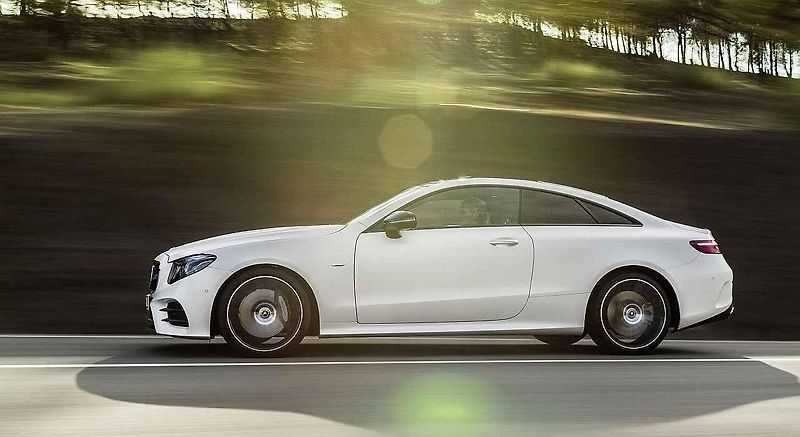Mercedes-Benz třídy E Coupé.