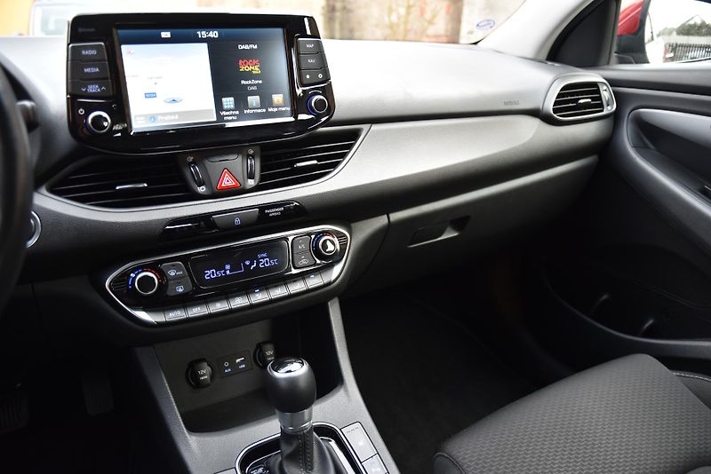 Hyundai i30 1.6 CRDi STYLE A/T,KAMERA,LED - fotka 24 z 48
