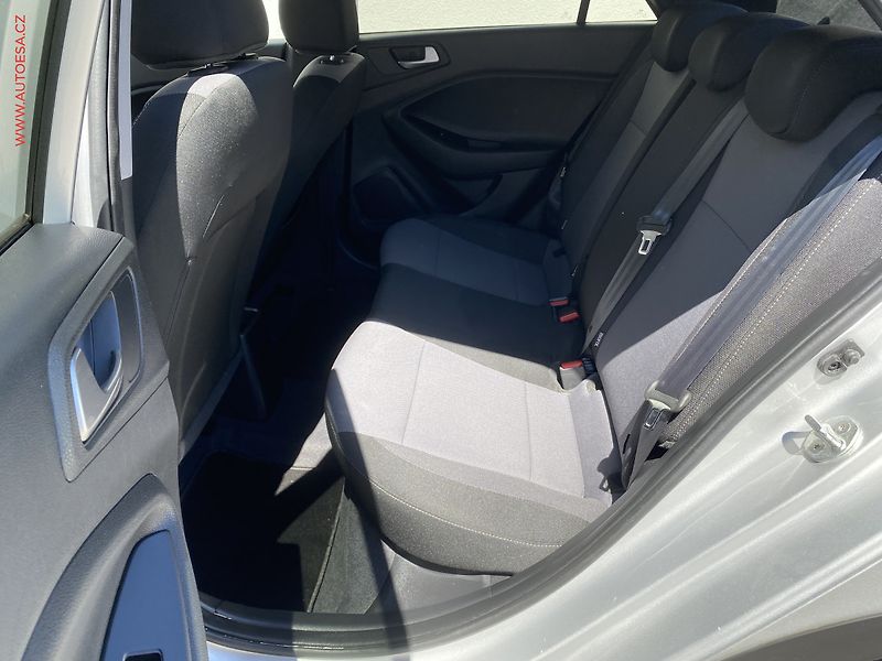 Hyundai i20 (2019) 1.0 T-GDi, YES! navi, kamera - fotka 10 z 17