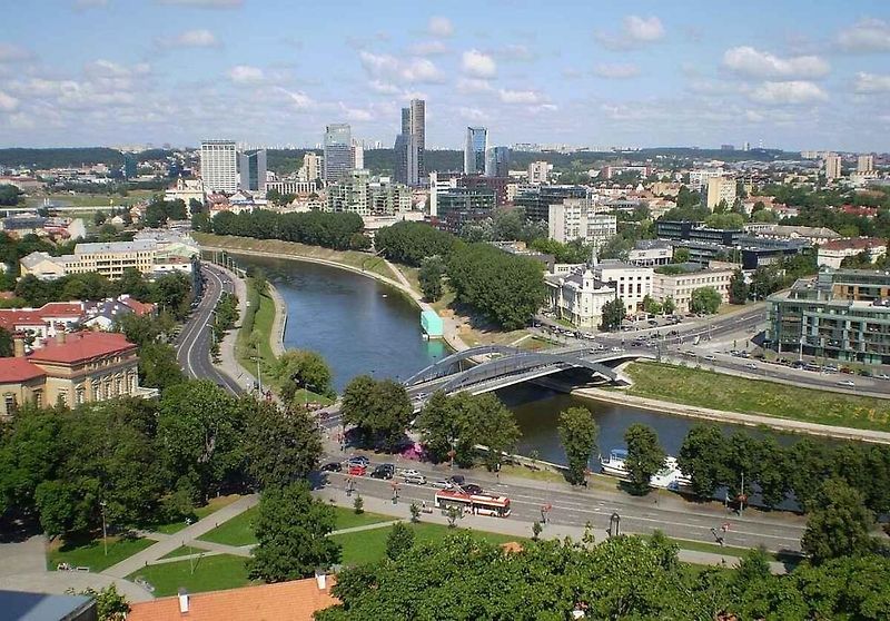 Noční pohled na litevskou metropoli Vilnius.
