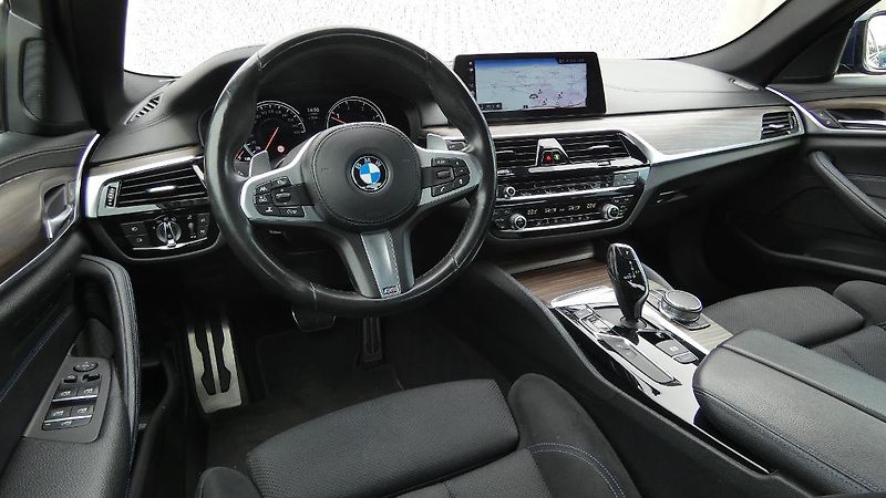 BMW Řada 5 540d xDrive M Sport - fotka 5 z 26