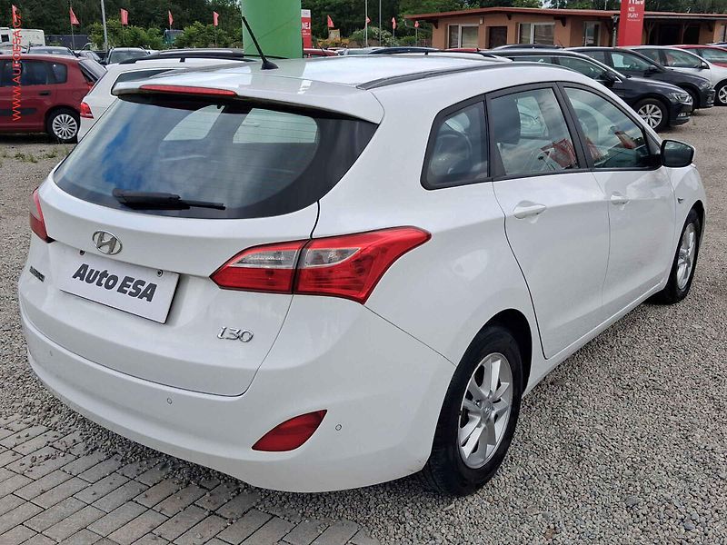 Hyundai i30 (2016) 1.6 CRDI, 2.maj,ČR, servis - fotka 4 z 19