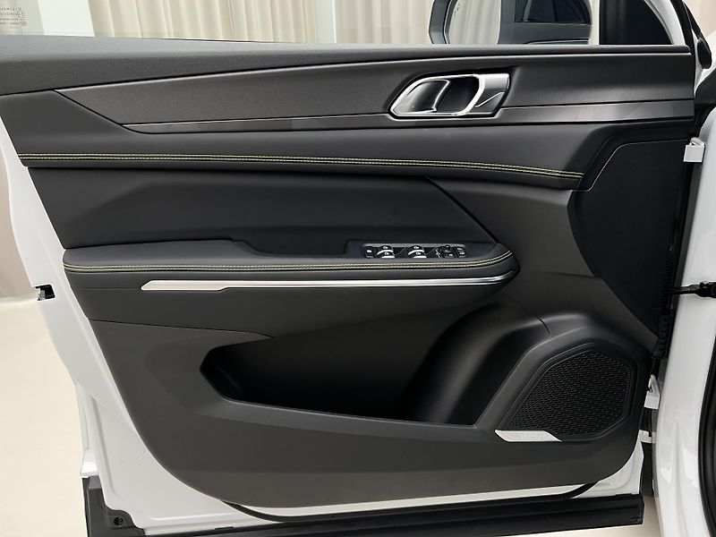Lynk & Co 01 MORE PHEV AUT CZ 1.maj - fotka 7 z 54