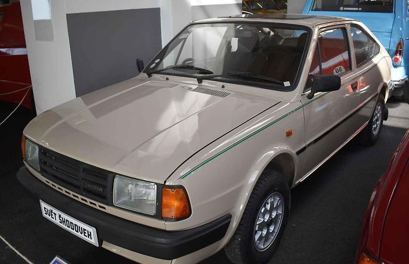 Škoda Super Estelle - verze pro Velkou Británii