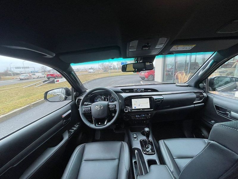 Toyota Hilux 2.8 D-4D automat Invincible - fotka 25 z 28