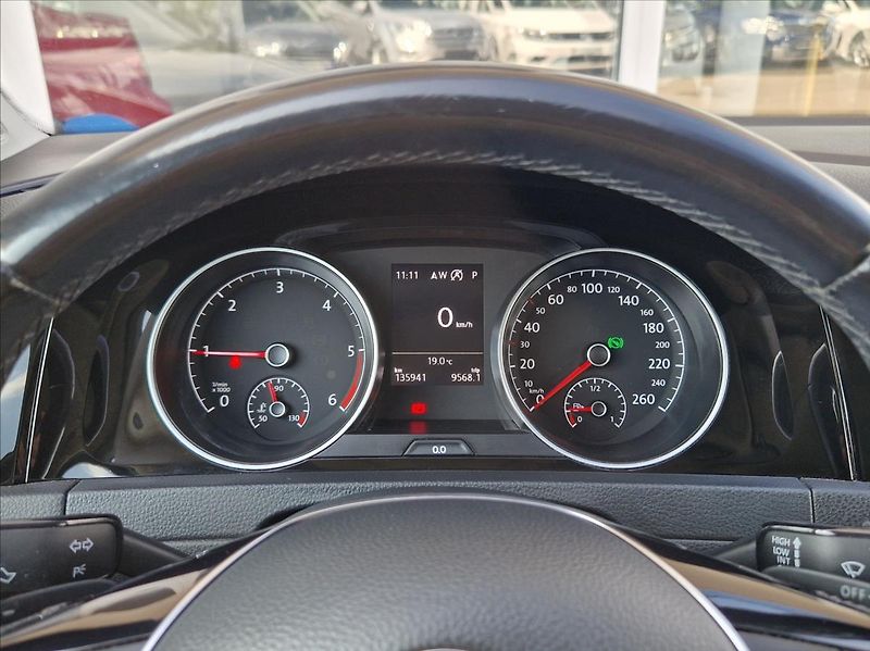 Volkswagen Golf 1,6 TDI JOIN EDITION LED NOSIČ - fotka 22 z 43