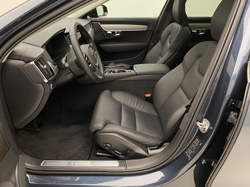Volvo V90 T8 AWD RECHARGE DARK PLUS AUT - fotka 3 z 65