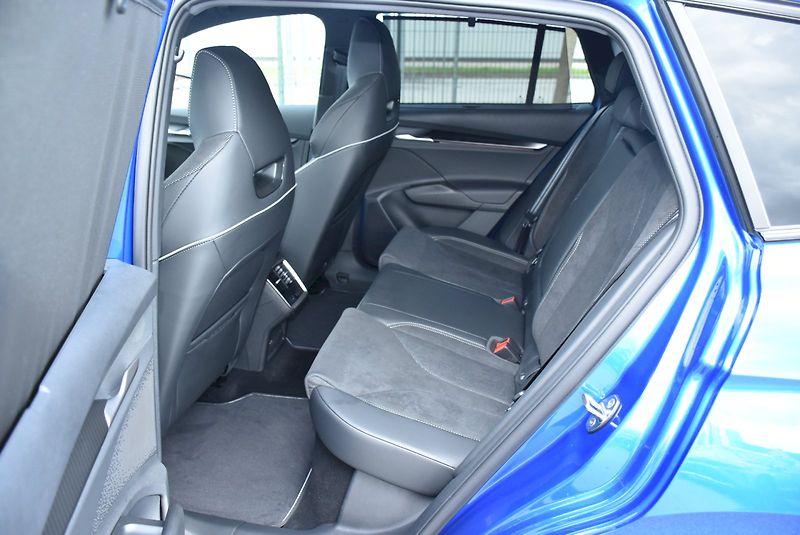 Škoda Enyaq (2026) 85 Sportline 210kW - fotka 27 z 35