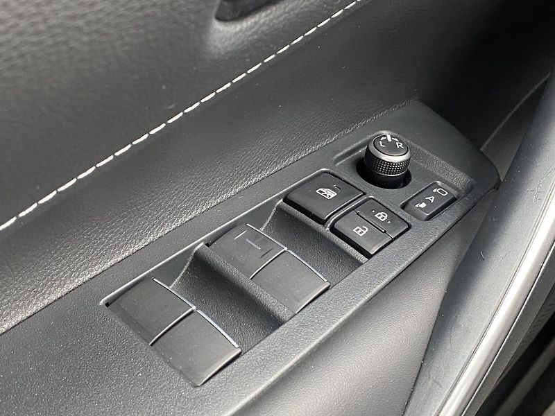 Toyota Corolla 1.8HEV, ČR-1m, Style, DPH - fotka 27 z 32