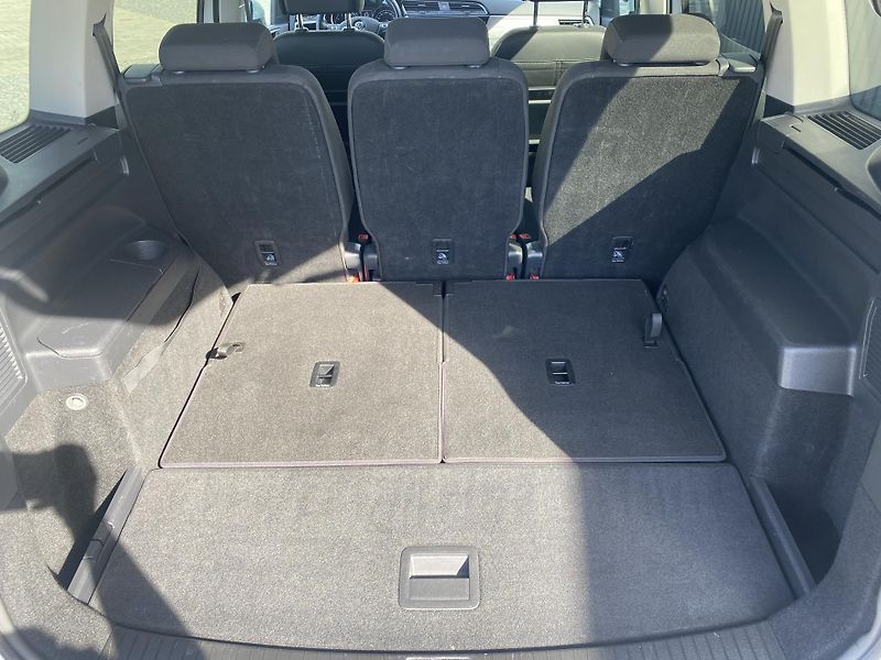 Volkswagen Touran 1.4TSI 110kW-1xMAJ-7MÍST-NAVI - fotka 35 z 44