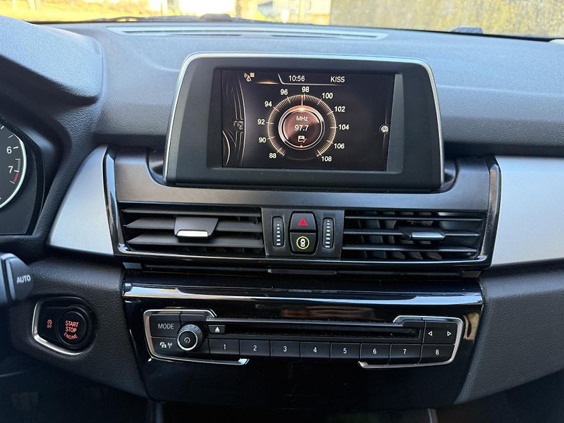 BMW Řada 2 218i Active Tourer - fotka 16 z 21