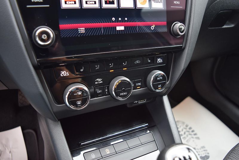 Škoda Octavia (2019) 1.5TSI 110kw STYLE TAŽNÉ SMART - fotka 25 z 45