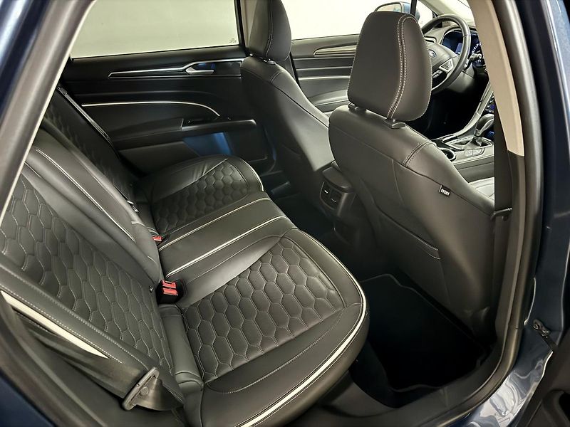 Ford Mondeo (2020) 2.0 187ps Hybrid ecvT VIGNALE  - fotka 33 z 40