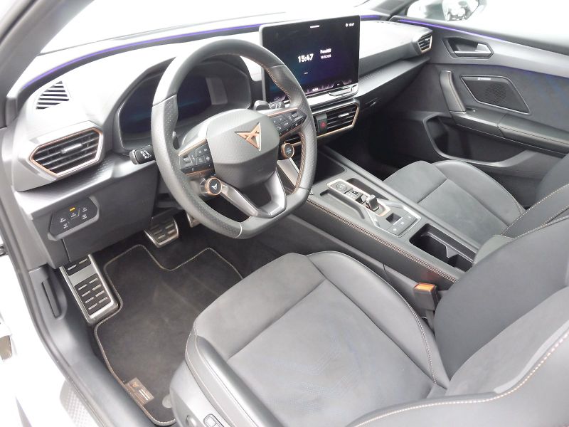 Cupra Leon (2024) 2,0 TSI 221kW DSG - fotka 6 z 28