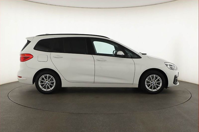 BMW Řada 2 (2018) 218i Gran Tourer, Automat - fotka 6 z 20
