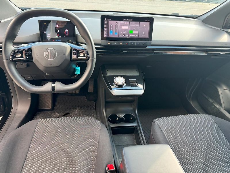 MG MG4 (2023) EV Elegance 64 kW - fotka 8 z 18