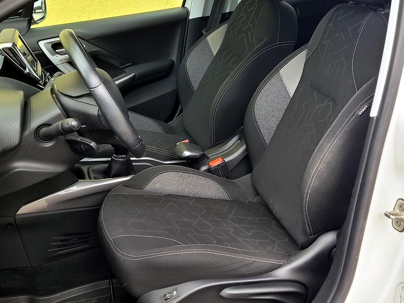Peugeot 2008 1,2 MÁLO NAJETO*CZ,SERVIS - fotka 23 z 39