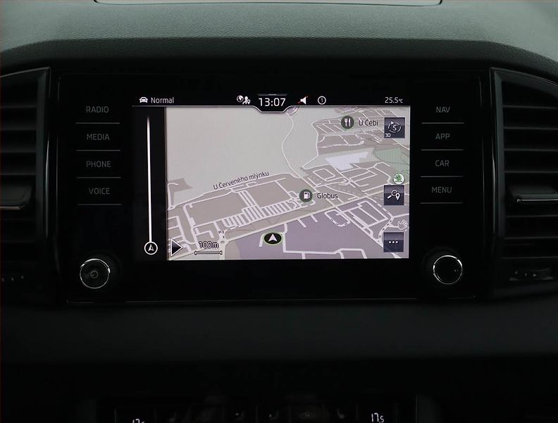 Škoda Karoq (2022) Sportline 1.5 TSI - fotka 13 z 16