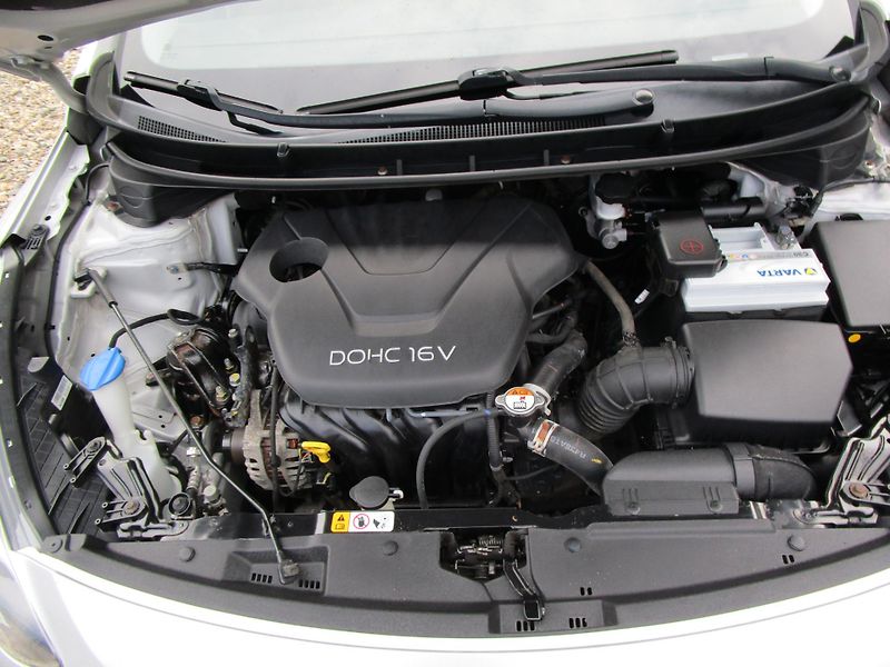 Hyundai i30 1,6-88KW-KOUPEN V ČR-1.MAJITEL - fotka 12 z 13
