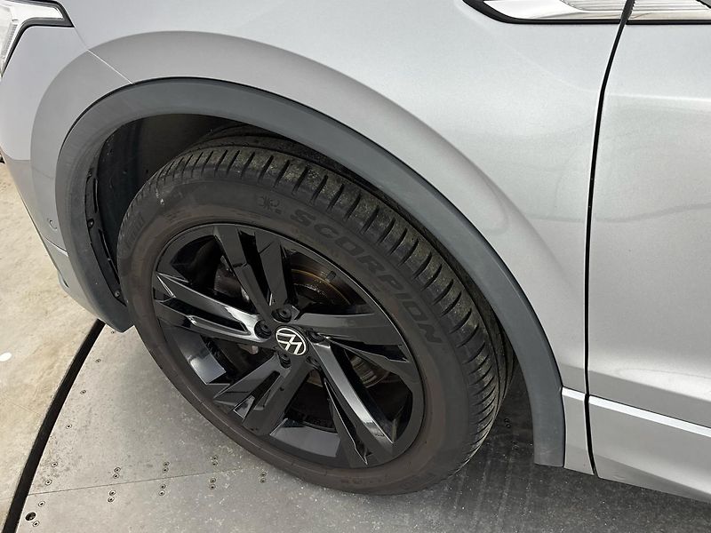 Volkswagen Tiguan R-Line 4MOT - fotka 28 z 30