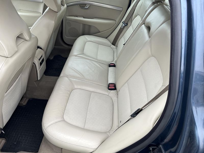 Volvo V70 2.4 D5 136 kW Automat - fotka 10 z 30