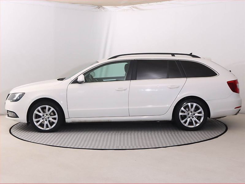 Škoda Superb (2014) 2.0 TDI, 4X4, Navi, Xenony - fotka 3 z 17