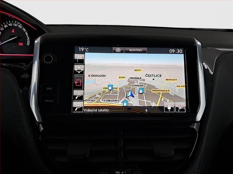 Peugeot 2008 (2016) 1.2 PureTech, Tempomat - fotka 13 z 18