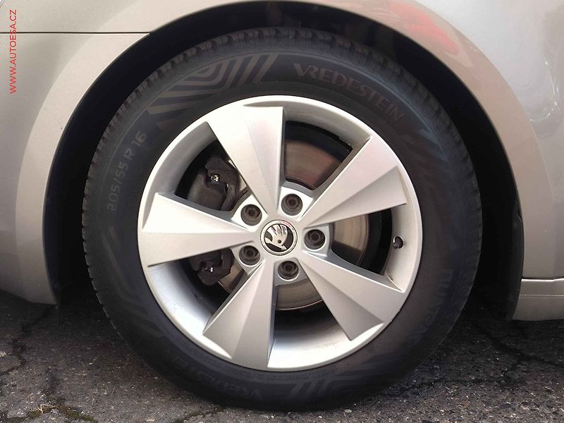 Škoda Octavia (2015) 1.6 TDi, Ambiente, STK7/28 - fotka 18 z 19