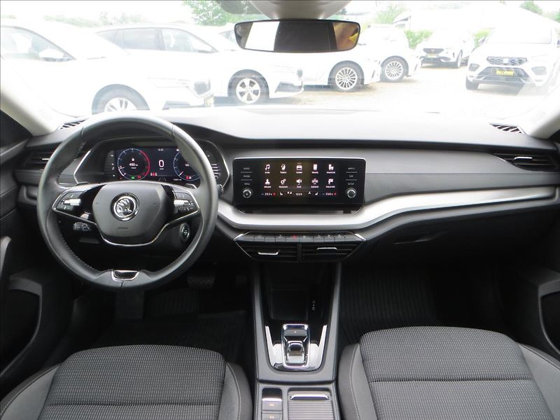 Škoda Octavia 2,0 TDI Ambition DSG LED ČR - fotka 24 z 24