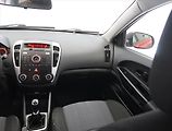 Kia Ceed (2010) 1.6 CRDi, jezdí výborně - náhled 8