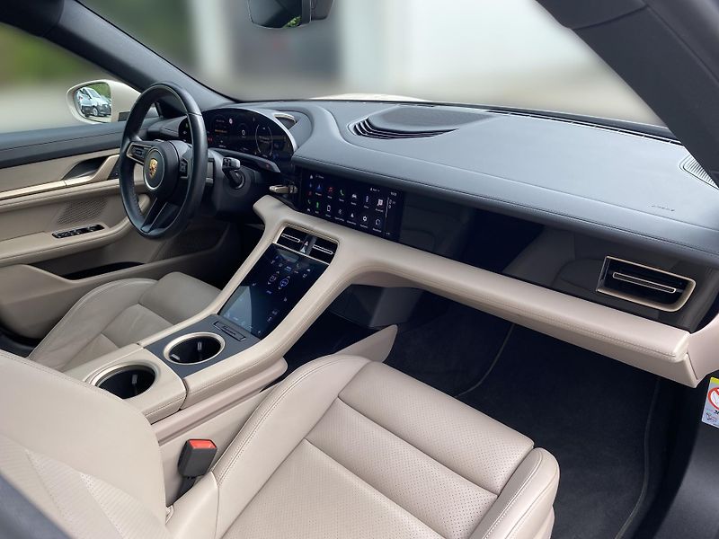 Porsche Taycan Taycan 4S - fotka 19 z 25