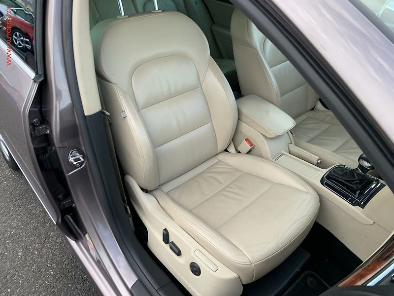 Škoda Superb (2010) 2.0 TDi, DSG, navi, xenon - fotka 13 z 23