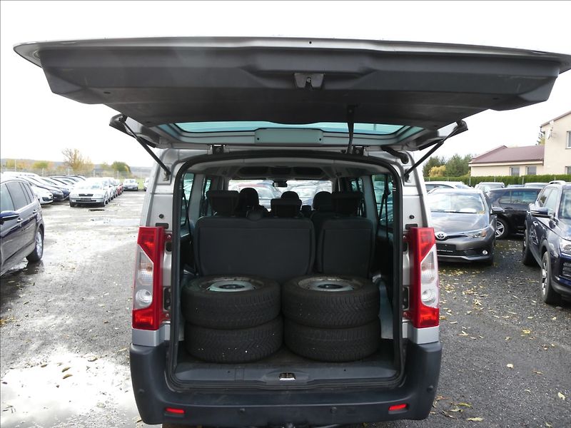 Peugeot Expert Tepee 2,0 HDi 94kW 9.míst L2, 2xkola - fotka 29 z 41