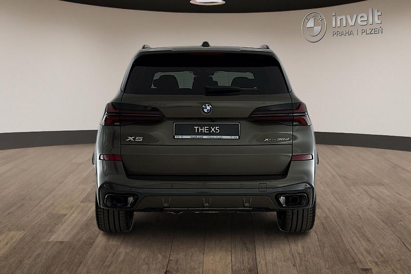 BMW X5 xDrive30d - fotka 4 z 27