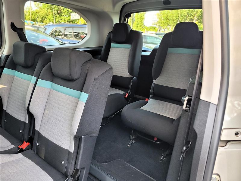 Citroën Berlingo 1,5 HDI,XL,7míst,navi,tažné - fotka 15 z 49