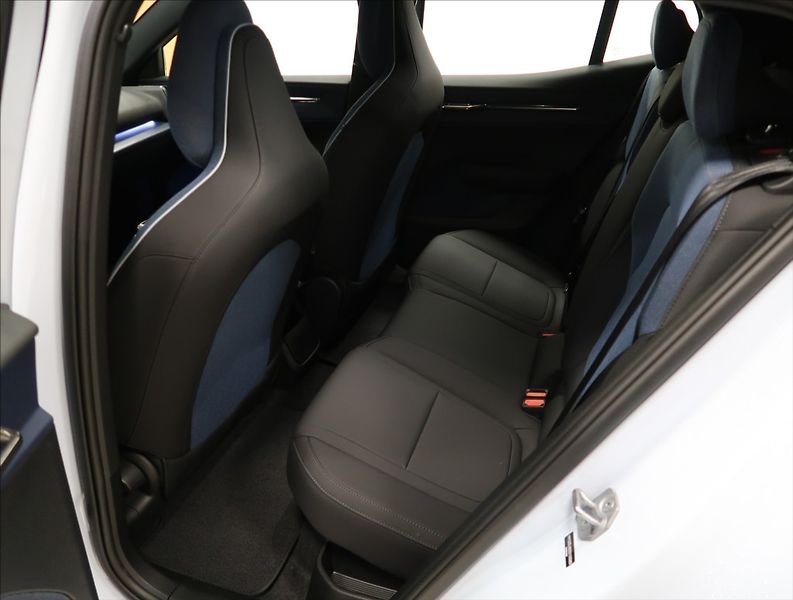 Volvo EX30 Single RWD PLUS - fotka 8 z 23