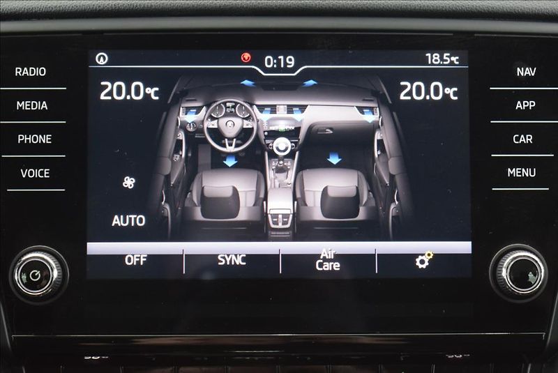 Škoda Octavia 1,6 TDi, DSG,NAVI,serviska, - fotka 19 z 40