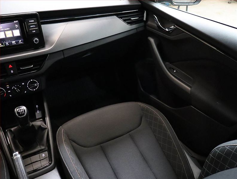 Škoda Kamiq (2023) Ambition Plus 1.0 TSI, ČR - fotka 8 z 15