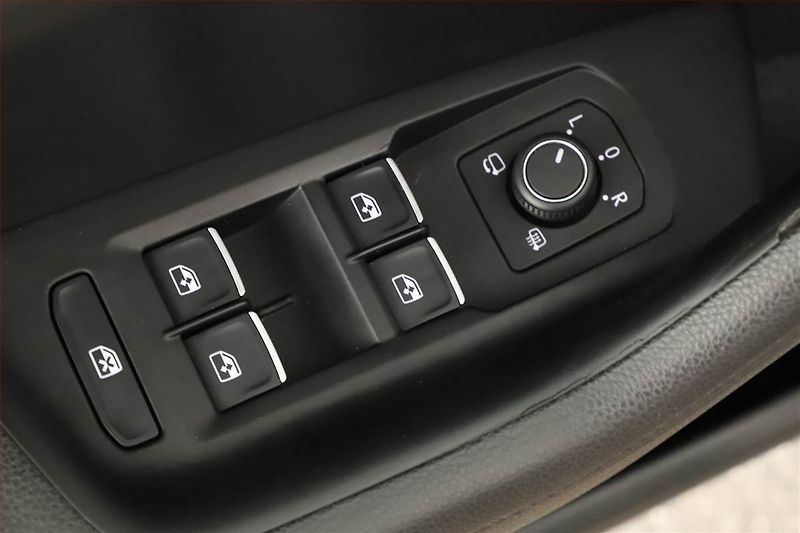 Volkswagen Passat (2018) 2.0 TDI, Kůže, Tempomat - fotka 9 z 21