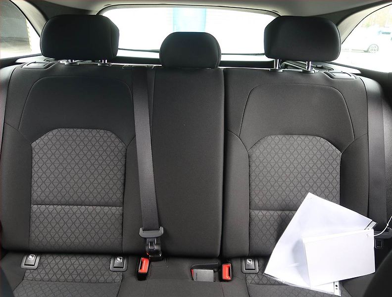 Kia Ceed (2022) Silver 1.5 T-GDI, Serv.kniha - fotka 10 z 16