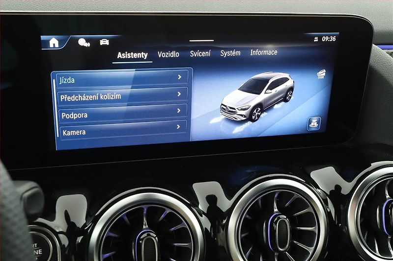 Mercedes-Benz GLA (2025) 220 4MATIC - fotka 16 z 26