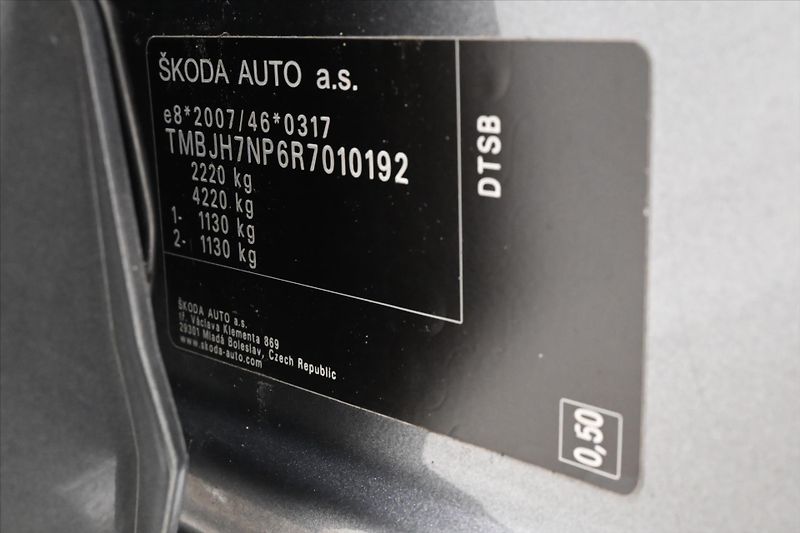Škoda Superb 2,0 TDI 110 kW DSG TAŽNÉ NAVI - fotka 12 z 31
