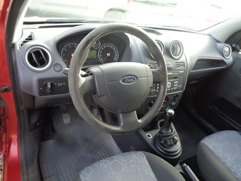 Ford Fiesta 1,3 - fotka 11 z 12