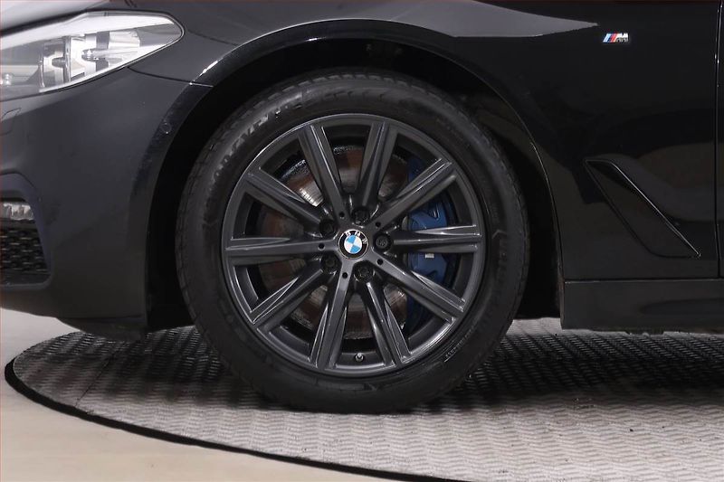 BMW Řada 5 (2019) M Sport 540i xDrive - fotka 15 z 22