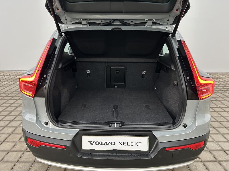 Volvo XC40 2.0 B3 ESSENTIAL - fotka 12 z 30
