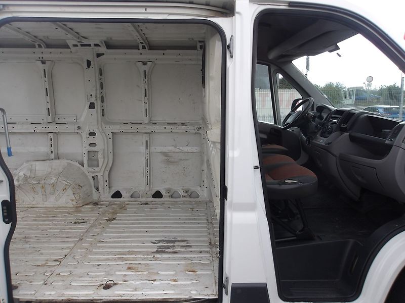 Peugeot Boxer 2,2JTD 1.MAJ.! NAJ.122000km !! - fotka 18 z 31